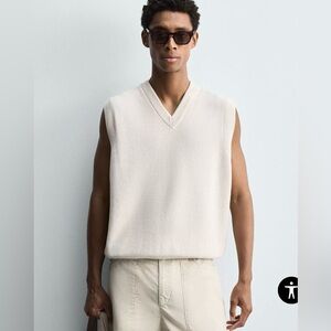 Men’s Zara butter yellow V Neck sweater Vest size Medium